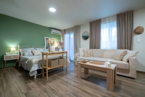 Διαμέρισμα, 60τ.μ. Αιξωνή, Γλυφάδα (Αθήνα - Νότια Προάστια)